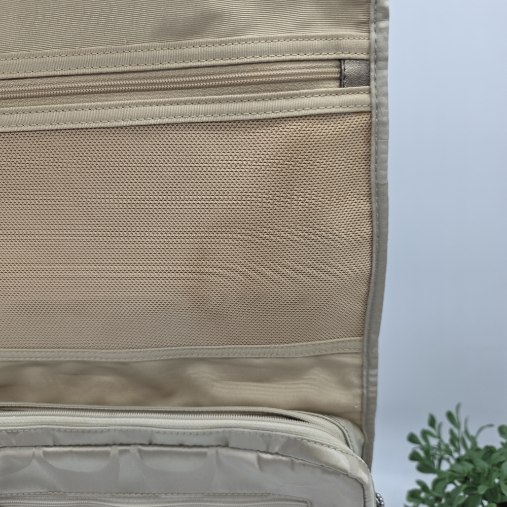 Coach Beige Signature Nylon Fold-Over Hanging Travel Makeup Toiletry Bag Clutch - Picture 4 of 7
